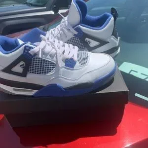selling these jordan’s 4’s anybody tryna get em? The Air Jordan 4  main image 3